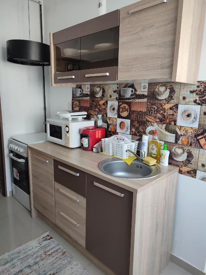 Lovely 1 Bedroom Apartment In City Centre, Sleeps 4 ! Turda Esterno foto